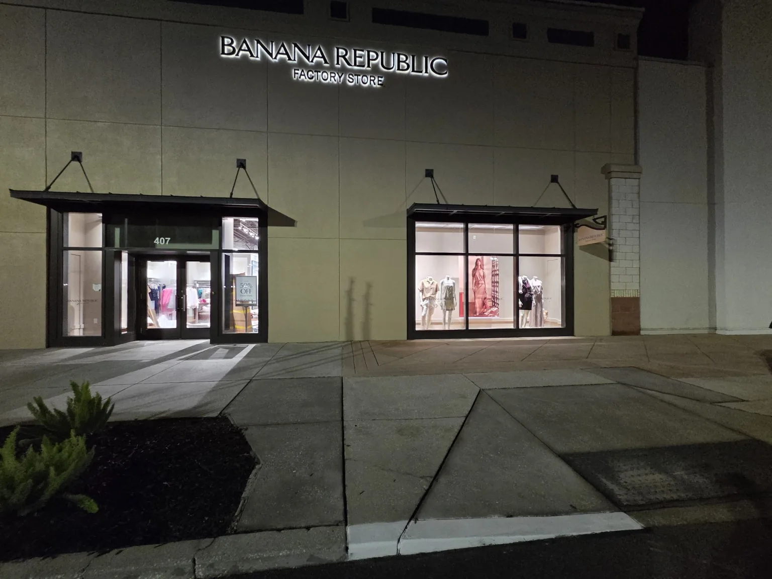 Banana Republic Factory Store electrical project in Orlando, FL
